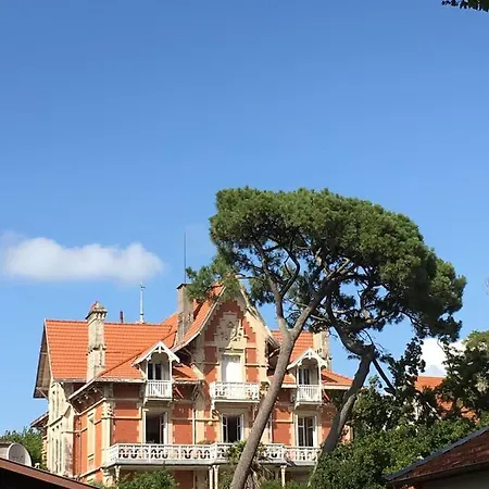 Tres Bel En Rez De Jardin, Pereire, 100 M De La Arcachon