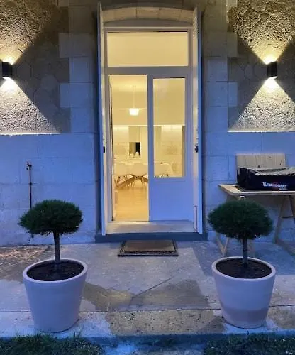 Апартаменты Tres Bel En Rez De Jardin, Pereire, 100 M De La