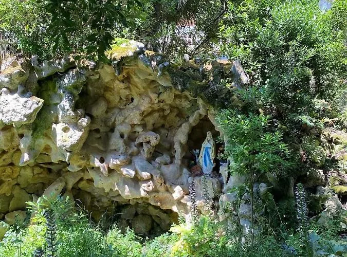 Апартаменты Tres Bel En Rez De Jardin, Pereire, 100 M De La *